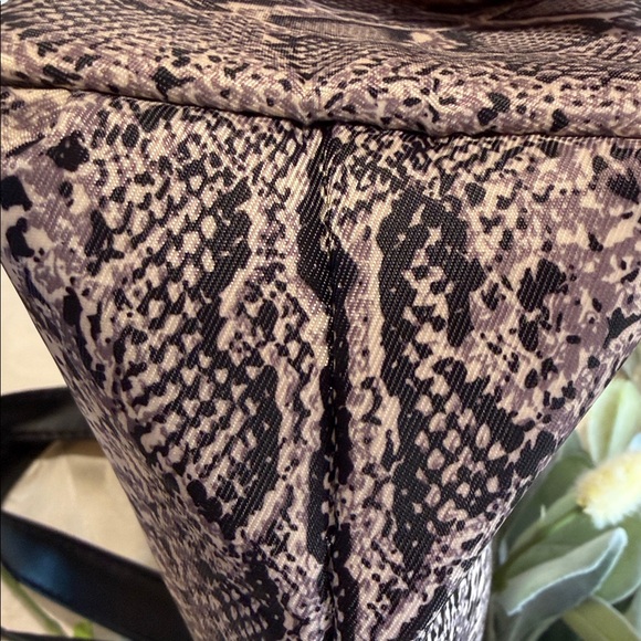 Insulated lunch tote! Brand new/ ever used!Retile print! - Picture 8 of 8